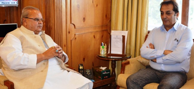 Divisional Commissioner  Kashmir, V  Masoodi, others meet Governor