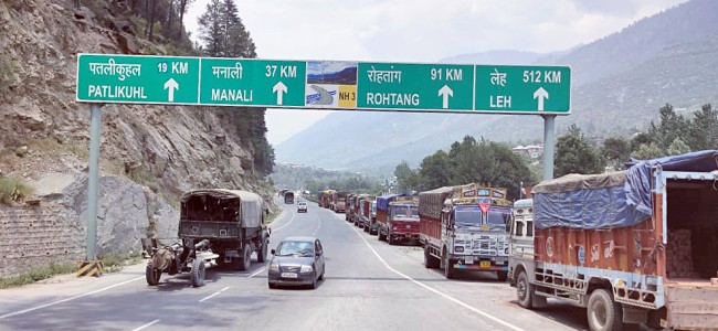 No traffic on Srinagar-Jammu highway on Wednesday