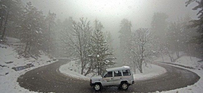 Snowfall, rains in Kashmir valley for third day