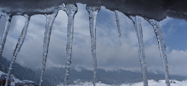 Kashmir continues to freeze, Srinagar temperature minus 8.2°C