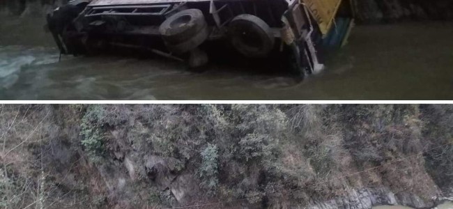 2 persons missing, another injured as truck falls in Nallah in Ramban