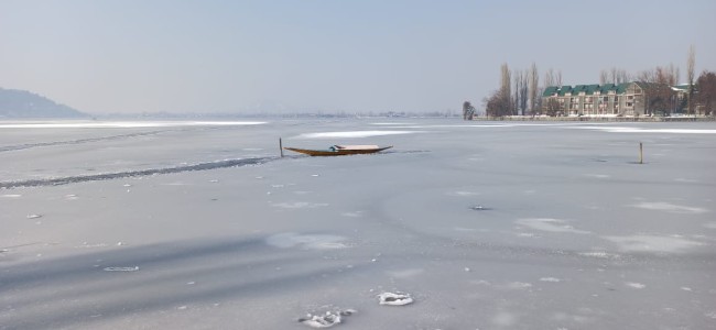 Walking on frozen Dal Lake could be dangerous: Srinagar admin