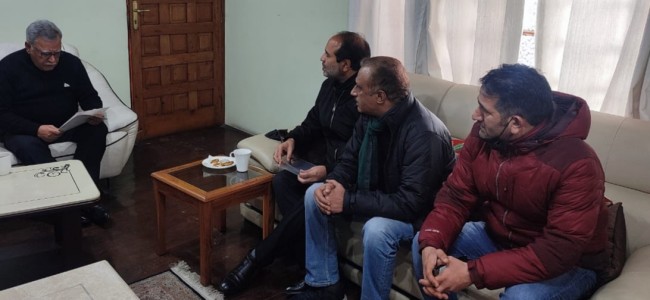 DDC chairperson Srinagar calls on Advisor Farooq Khan