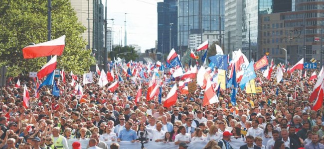 Anti-govt rally draws ‘1 million’ people in Poland