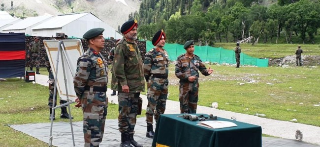 Northern Army Commander  Reviews Amarnath Yatra Security
