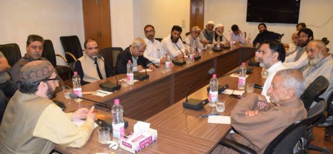 Mirwaiz holds meeting at headquarters, concerned over killings across Kashmir