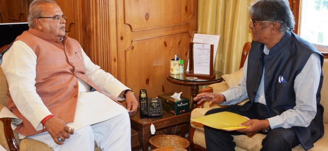 VC Kashmir University meets Governor VC Kashmir University meets Governor