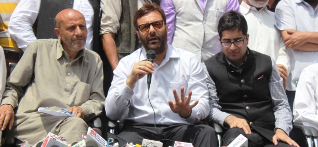 PUF kick starts signature campaign to protect Articles 35A, 370 PUF kick starts signature campaign to protect Articles 35A, 370