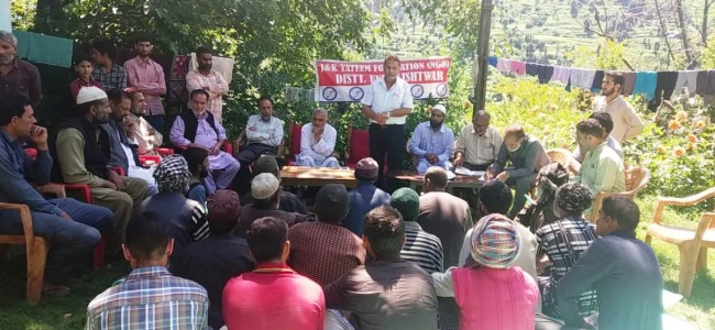 JKYF distributes six lakh rupees among 43 families in Kishtwar JKYF distributes six lakh rupees among 43 families in Kishtwar