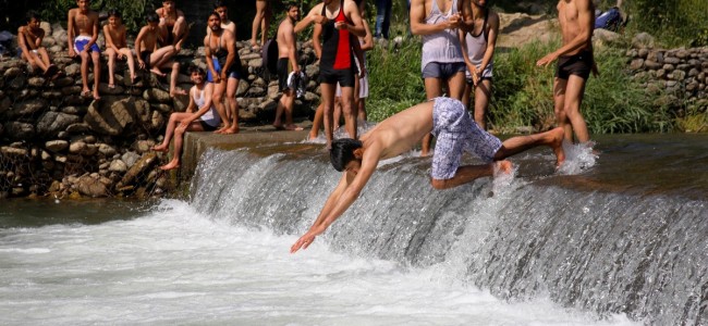 Highest Temperature Recorded in Srinagar; Rains Expected This Weekend Highest Temperature Recorded in Srinagar; Rains Expected This Weekend