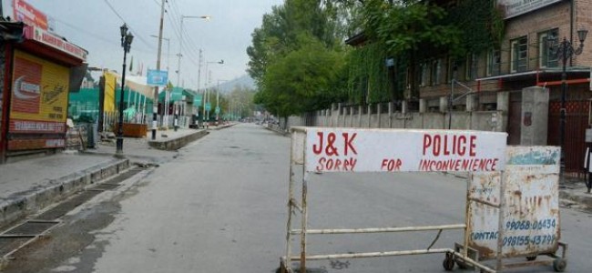 Barricades at Nigeen irk University staffers and students Barricades at Nigeen irk University staffers and students