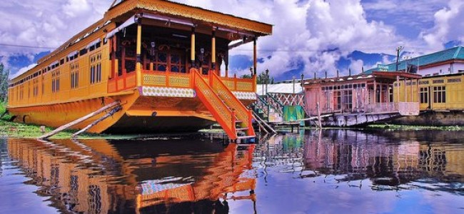 Hardly any economic activity, tourist bookings in Kashmir