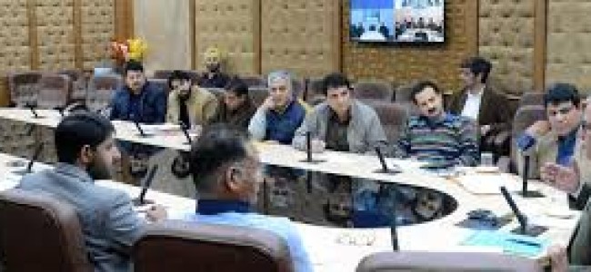 Advisor Khan reviews preparedness for Gulmarg winter games