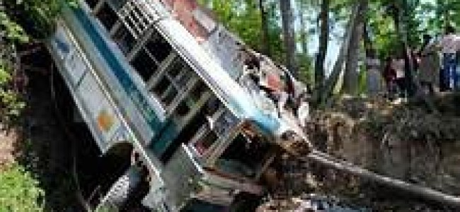 12 injured in bus-truck collision in Samba