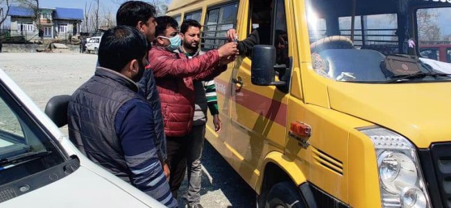 COVID-19 ARTO Pulwama sensitizes drivers, commuters about precautionary measures COVID-19 ARTO Pulwama sensitizes drivers, commuters about precautionary measures