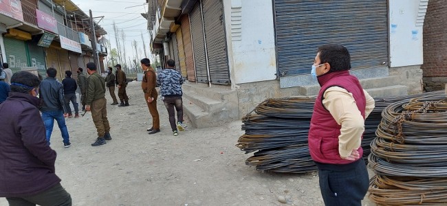 DM Budgam seizes 6 shops, books 2 shopkeepers for violating lockdown orders DM Budgam seizes 6 shops, books 2 shopkeepers for violating lockdown orders