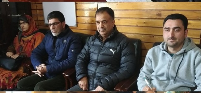 DC Kulgam reviews preparedness, 24×7 control room established DC Kulgam reviews preparedness, 24×7 control room established