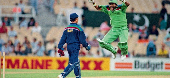 On This Day: Javed Miandad mocked Kiran More to give cricket a viral moment for the ages On This Day: Javed Miandad mocked Kiran More to give cricket a viral moment for the ages