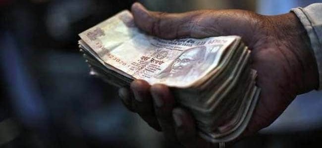 Jammu And Kashmir Cop Allegedly Takes Bribe On Camera, Arrested Jammu And Kashmir Cop Allegedly Takes Bribe On Camera, Arrested