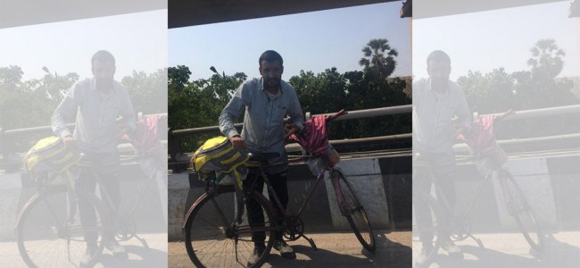 This man is cycling 2,100 km from Mumbai to Jammu and Kashmir to see his ailing father This man is cycling 2,100 km from Mumbai to Jammu and Kashmir to see his ailing father