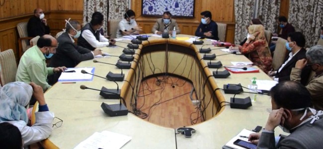 Div Com reviews health management of pregnant women, in-coming students & Migrant laborers