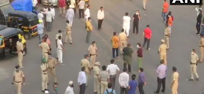 Migrant Workers Defy Lockdown In Mumbai; Amit Shah Calls Uddhav Thackeray Expressing Concern Migrant Workers Defy Lockdown In Mumbai; Amit Shah Calls Uddhav Thackeray Expressing Concern