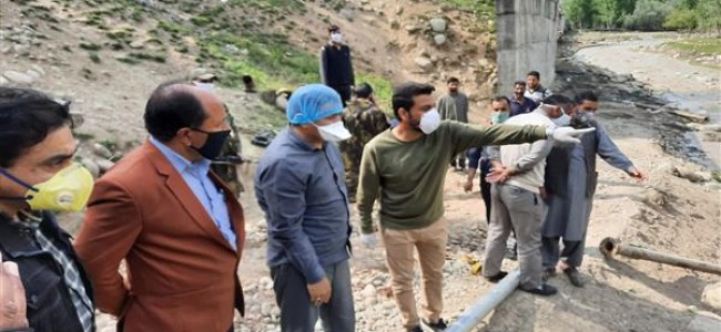 DC Budgam visit Chadoora, Chrar, reviews damage caused to water supply schemes