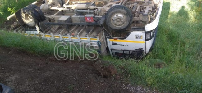 10 CRPF troopers injured as vehicle turns turtle in Beerwah 10 CRPF troopers injured as vehicle turns turtle in Beerwah