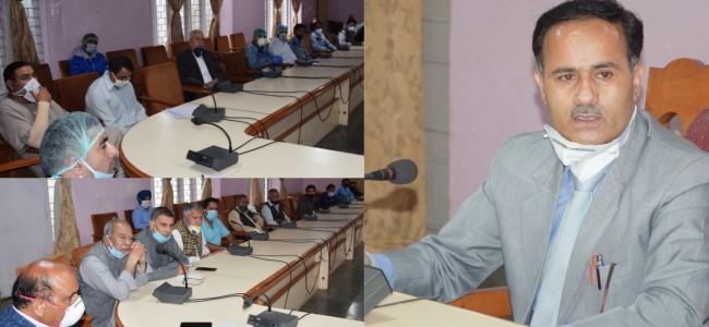 COVID-19 aftermath: DC B’la chairs meeting of several trade bodies at Sopore COVID-19 aftermath: DC B’la chairs meeting of several trade bodies at Sopore