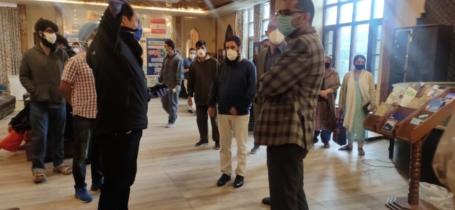 DC reviews arrangements at Quarantine Centres, Interacts with arriving residents DC reviews arrangements at Quarantine Centres, Interacts with arriving residents