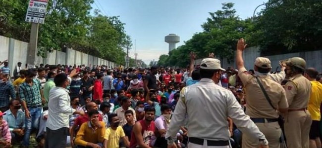 J&K: Migrant workers ransack textile mill in Kathua over deduction of wages J&K: Migrant workers ransack textile mill in Kathua over deduction of wages