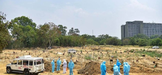 Muslim Graveyards Run Out Of Space In Delhi As Coivd-19 Deaths Continue To Rise Muslim Graveyards Run Out Of Space In Delhi As Coivd-19 Deaths Continue To Rise