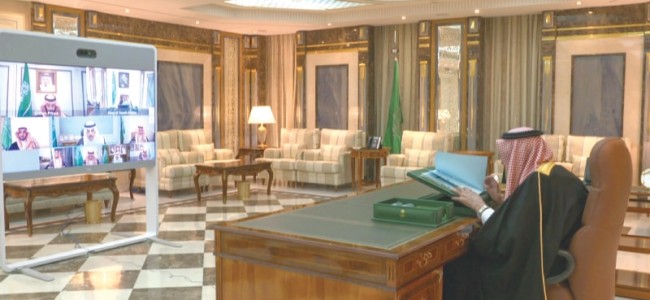 Ailing Saudi king chairs cabinet from hospital office Ailing Saudi king chairs cabinet from hospital office