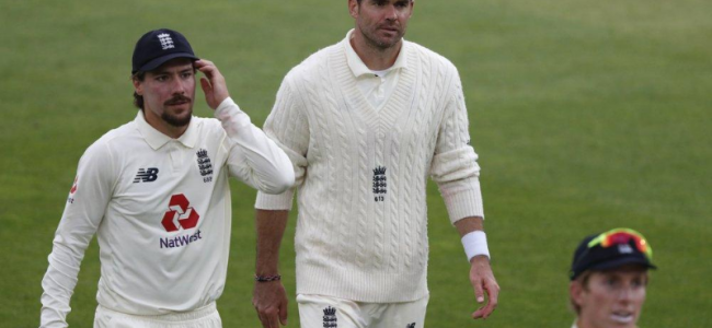 Anderson edges closer to magical mark as Pakistan dig in Anderson edges closer to magical mark as Pakistan dig in