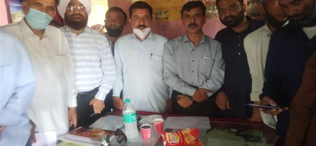 BDC Chairman Qaziabad along with Chief agriculture officer Kupwara distributed agricultural equipments among Sarpanchs BDC Chairman Qaziabad along with Chief agriculture officer Kupwara distributed agricultural equipments among Sarpanchs