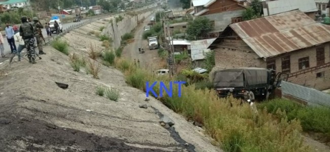 Army vehicle crashes into house in south Kashmir’s Pulwama Army vehicle crashes into house in south Kashmir’s Pulwama