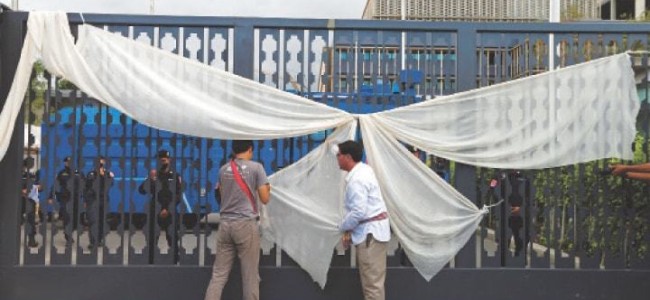 Thai MPs put off charter reform, anger protesters Thai MPs put off charter reform, anger protesters