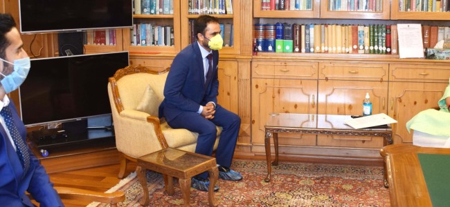 Lt Governor meets Civil Services qualifiers Lt Governor meets Civil Services qualifiers