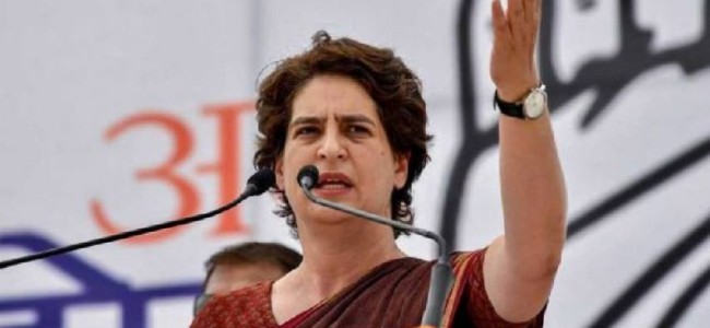 Cong Prez Poll: Dr Manmohan Singh, Sonia Gandhi & Priyanka Gandhi casts their vote Cong Prez Poll: Dr Manmohan Singh, Sonia Gandhi & Priyanka Gandhi casts their vote
