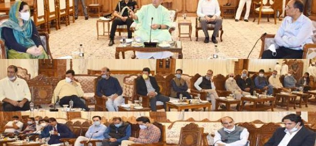 Lt Governor meets media fraternity from Kashmir