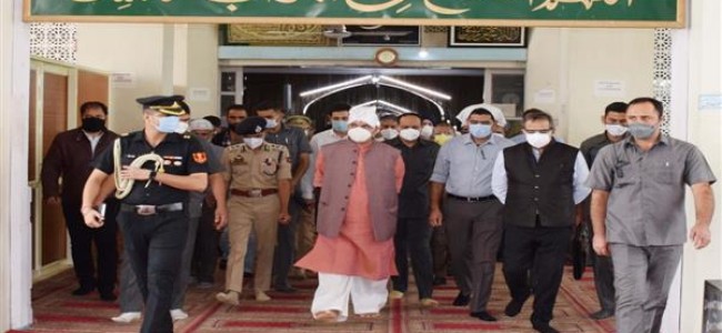 Lt Governor visits Hazratbal Shrine, takes stock of the facilities in place for devotees