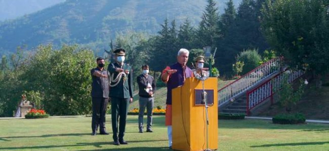 Lt Governor administers Swachhta Pledge to officers, officials of Raj Bhavan and Civil Secretariat Lt Governor administers Swachhta Pledge to officers, officials of Raj Bhavan and Civil Secretariat