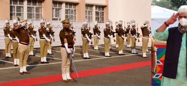 Darbar resumes full functioning at Jammu; Lt Governor accorded Ceremonial Reception at Civil Secretariat Darbar resumes full functioning at Jammu; Lt Governor accorded Ceremonial Reception at Civil Secretariat