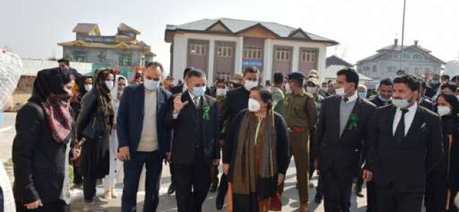 CJ visits district court Pulwama Interacts with officers, Bar Members CJ visits district court Pulwama Interacts with officers, Bar Members