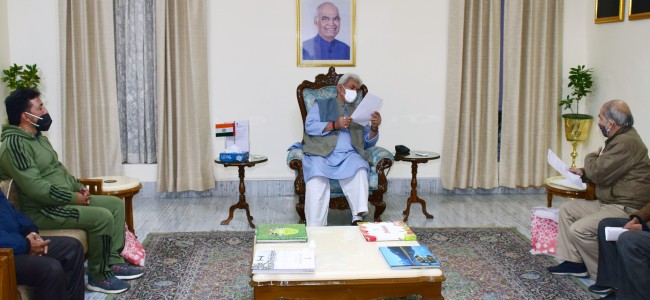 Delegation of Weavers and Artisans calls on Lt Governor Delegation of Weavers and Artisans calls on Lt Governor