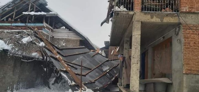 Snowfall destroys dozens of structures in Kashmir Snowfall destroys dozens of structures in Kashmir