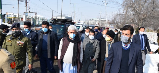 Lt Governor reviews restoration of essential services in Kashmir Lt Governor reviews restoration of essential services in Kashmir
