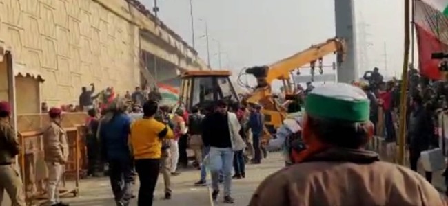 Farmers break through barricades at Singhu, Tikri ahead of time Farmers break through barricades at Singhu, Tikri ahead of time