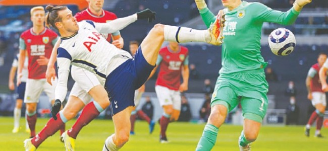 Chelsea and United draw, Liverpool win as top-four battle heats up Chelsea and United draw, Liverpool win as top-four battle heats up