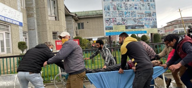 Militants strike in Sopore, kill municipal councilor, policeman Militants strike in Sopore, kill municipal councilor, policeman